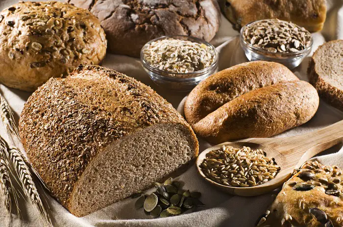 pan con granos enteros mejor que las harinas refinadas