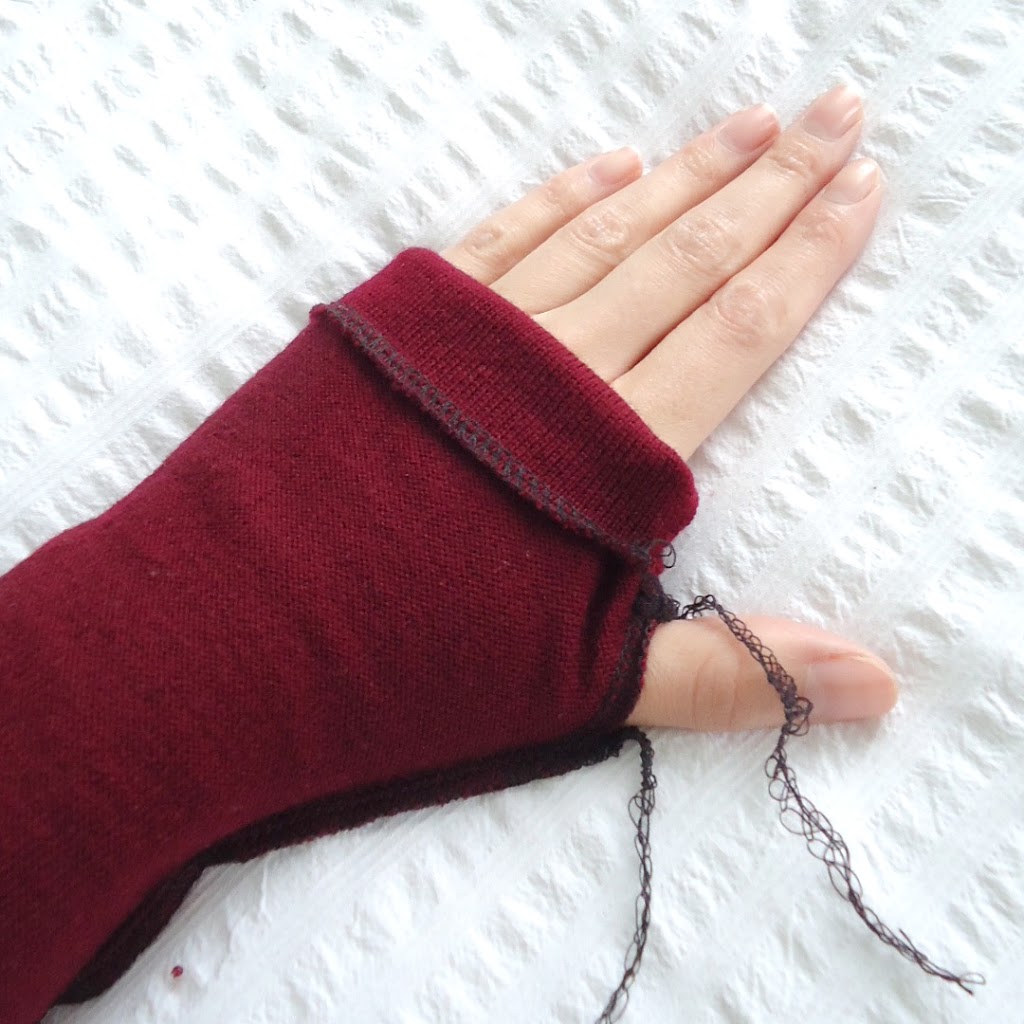 reutilizar pullover para hacer guantes