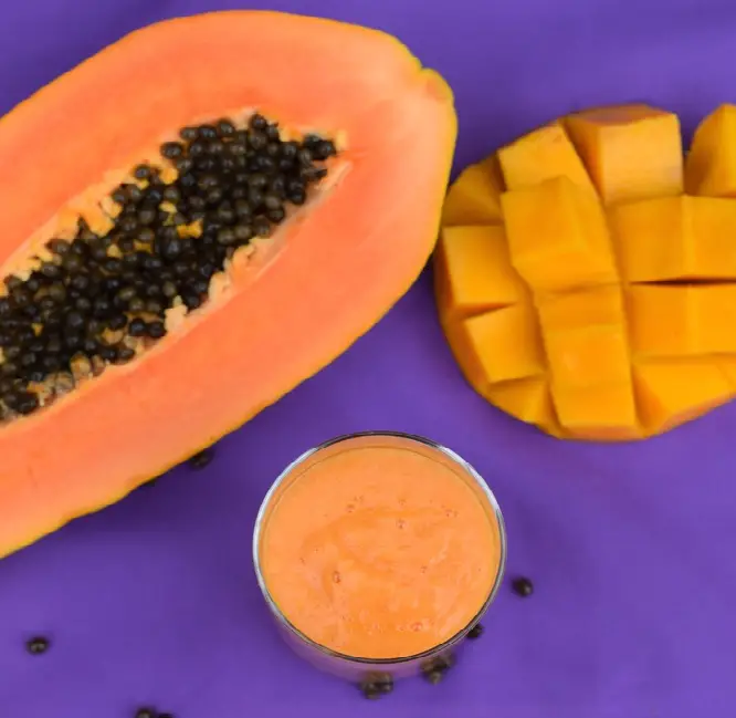 Papaya mango licuado