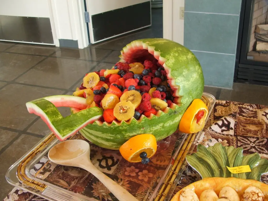 Carreola de bebé creada con frutas