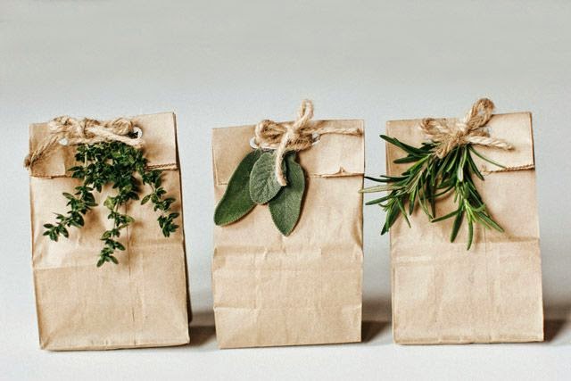 decorar regalos con bolsas de papel