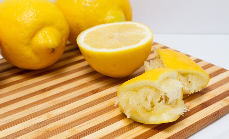 Cómo curar dolor de articulaciones con cáscara de limón