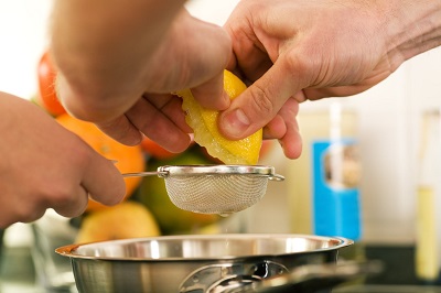 Cómo aumentar la alcalinidad del agua Limones