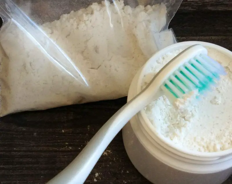 pasta dental sin fluor con aceite de coco para mejorar el aspecto de tus dientes