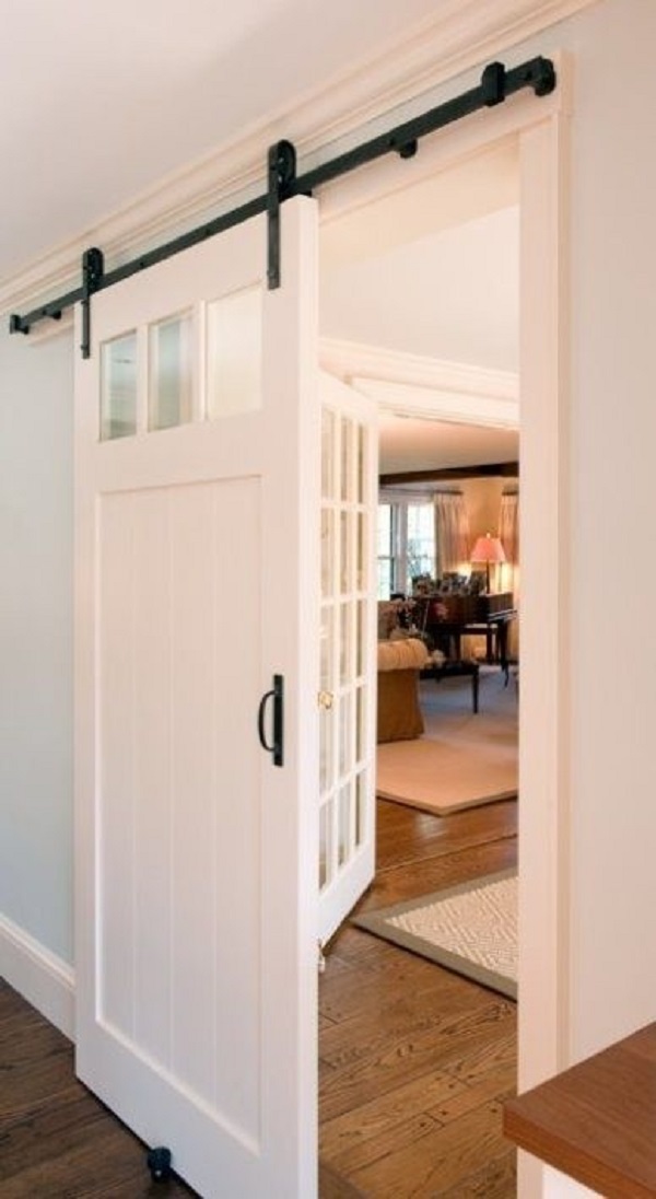 puerta rústica de madera en sala