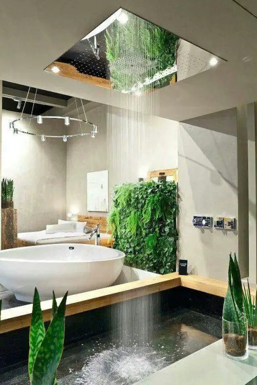 un baño diferente con duchas naturales desde el techo