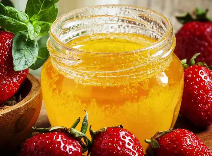 mascarilla antienvejecimiento con fresas con miel