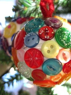 bolas de navida con botones
