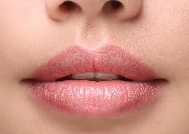 Exfoliante labial casero para tener una boca más atractiva y labios carnosos