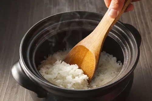 Poniendo a cocer el arroz blanco para elaborar nuestro queso de arroz