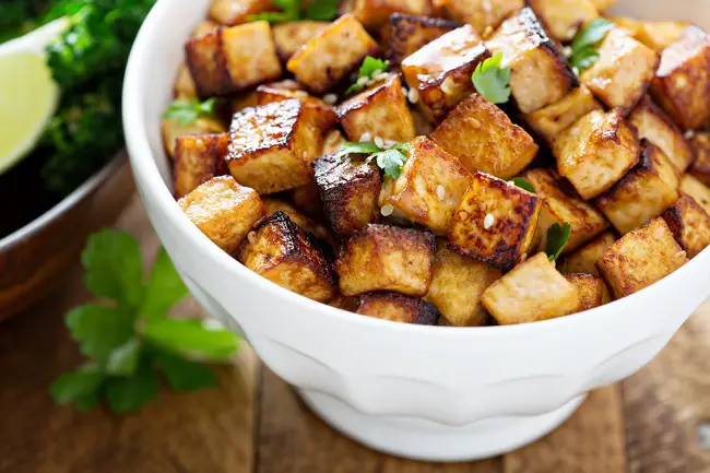 Tofu preparado con hierbas ideal para la dieta blanda