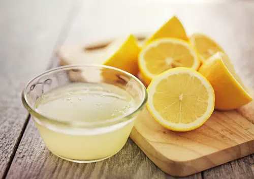 jugo de limón para blanquear las axilas