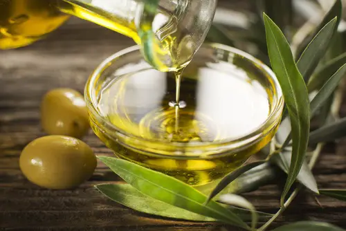 usar aceite de oliva para quitar la cera del oído