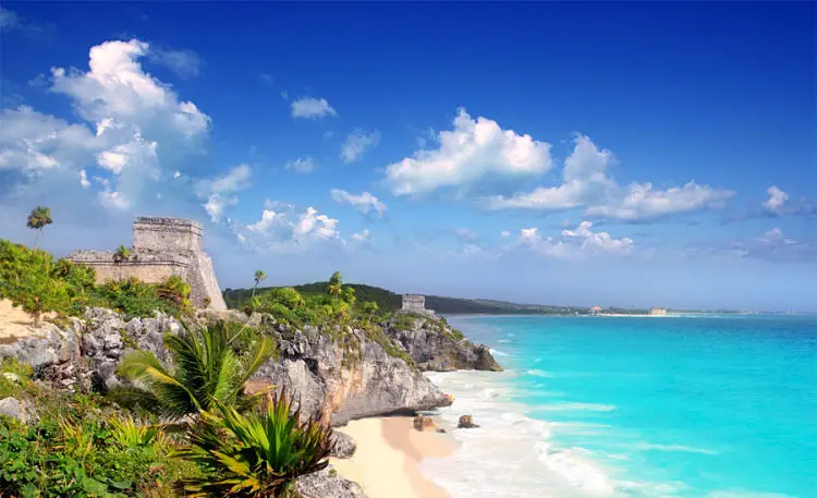 Tulum con unas de sus mejores playas de Cancún