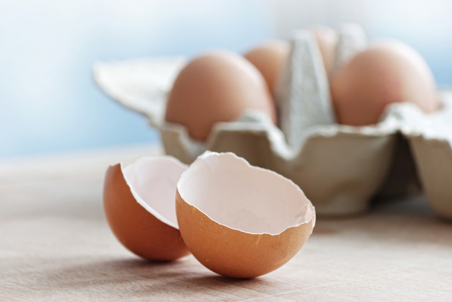 Cáscaras de huevo con limón para huesos más sanos