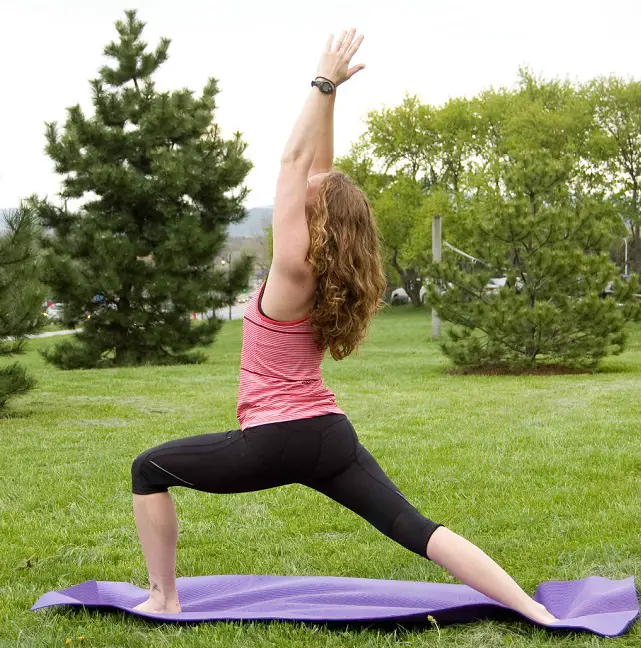 postura de yoga eficaz para tonificar el busto