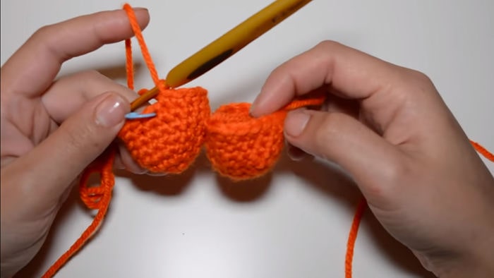 Cómo hacer un hermoso amigurumis de corazón 12