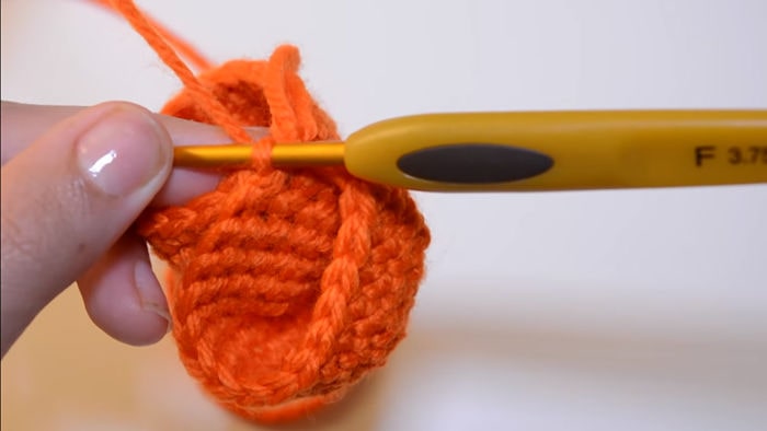 Cómo hacer un hermoso amigurumis de corazón 13