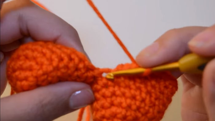 Cómo hacer un hermoso amigurumis de corazón 17