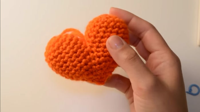Cómo hacer un hermoso amigurumis de corazón 24