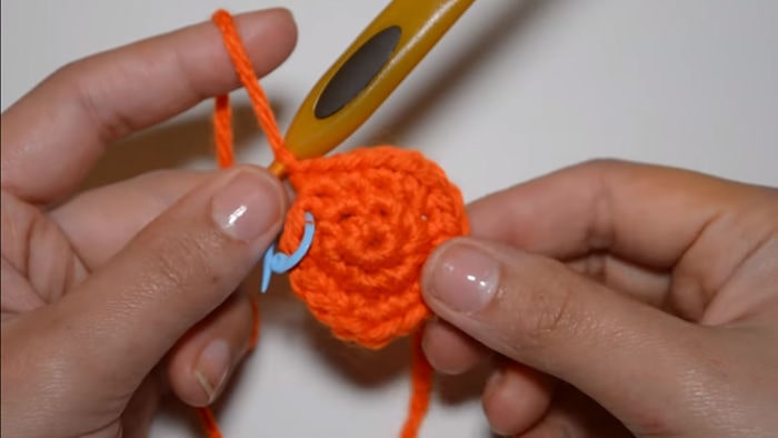 Cómo hacer un hermoso amigurumis de corazón 8