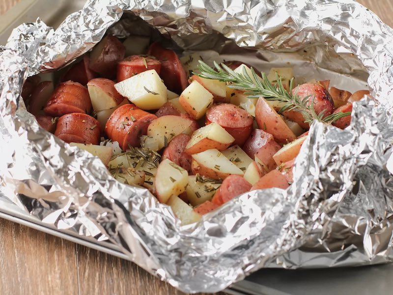 Daños cocinar con papel aluminio