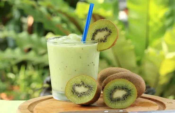 batido proteìco de kiwi y espinacas