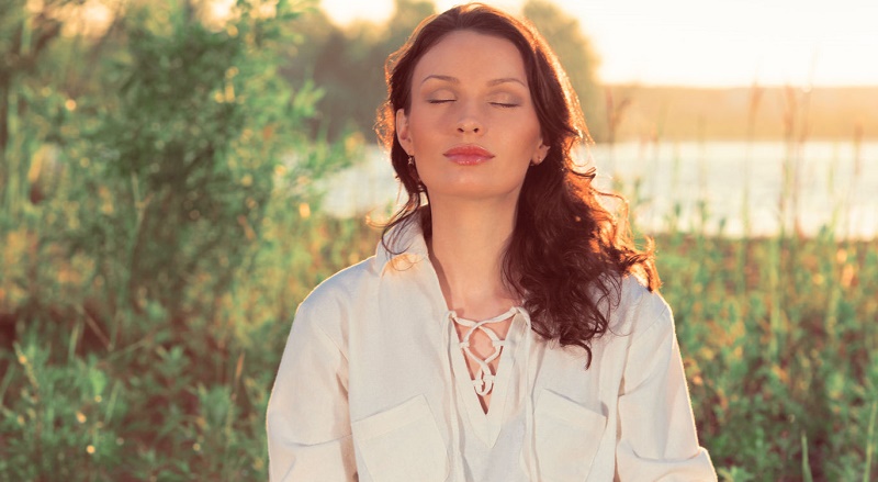 Mujer meditando