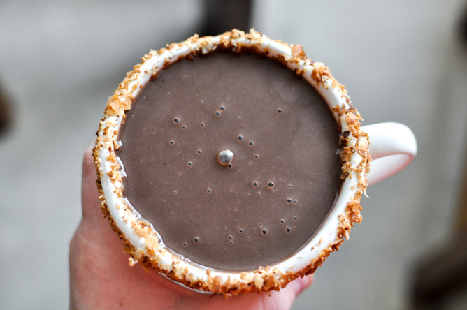 Chocolate espeso con leche de coco