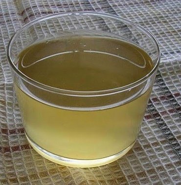 Preparando el agua de berenjenas para reducir la grasa abdominal