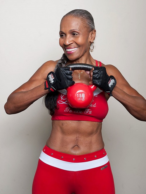 Ernestine Shepherd ejercitando