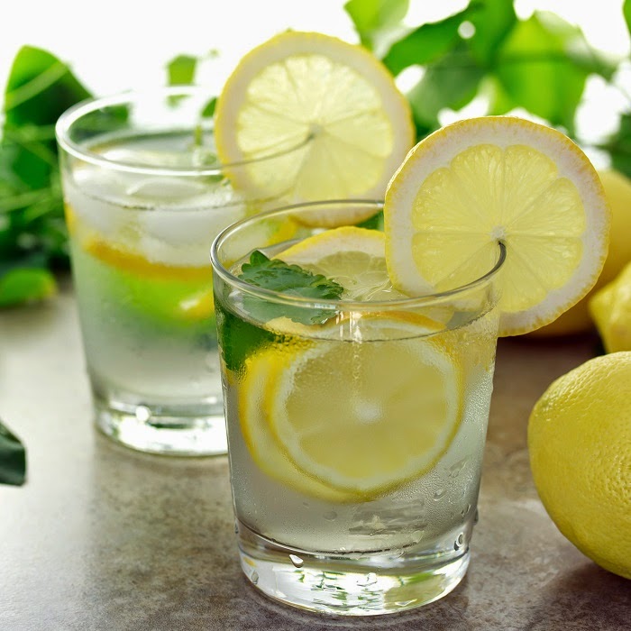 limón con agua para perder peso