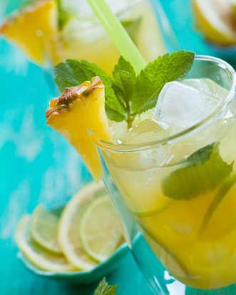 aliviar el dolor de la artritis Limonada con piña limón