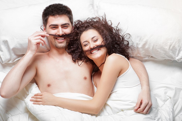 Pareja en la cama