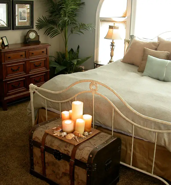 Nice-bedroom-decoration-with-candles-11