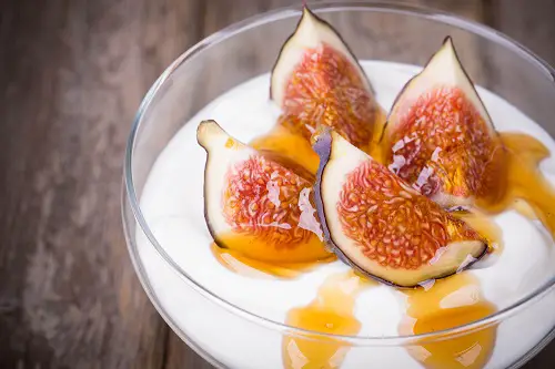 yogurt natural con higos