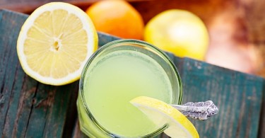 Zumo de limón para eliminar el cansancio físico y mental
