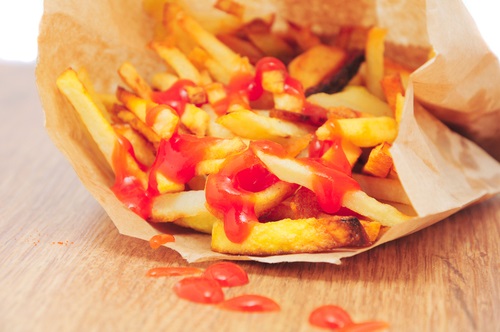 papas fritas del McDonald´s con ketchup