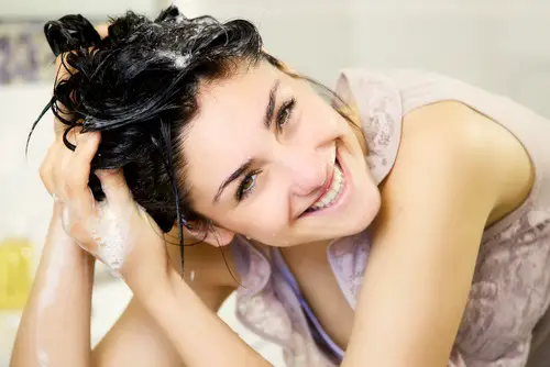 aprende a quitar la grasa del cabello