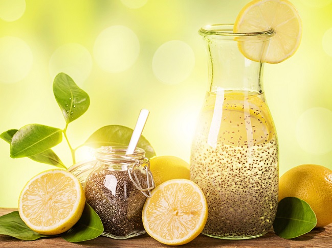 bebida de chía y limón para eliminar grasas acumuladas