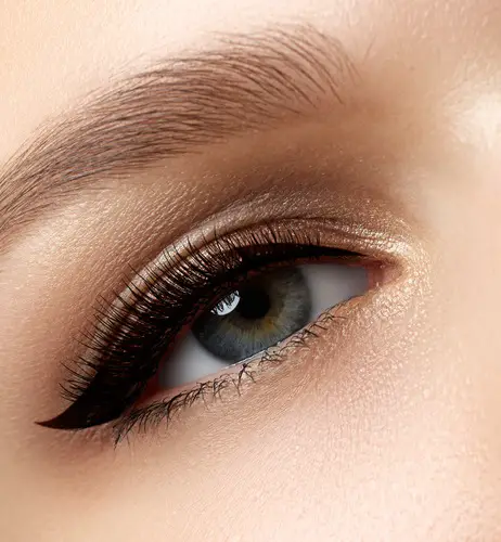 maquillaje para los ojos con un look más glam