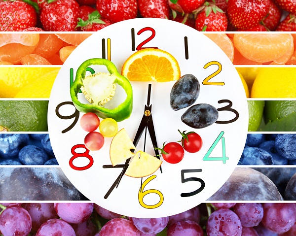 ayuno intermitente reloj con frutas