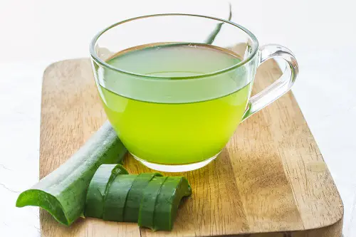 jugo de aloe vera para tratar el cosquilleo en la garganta
