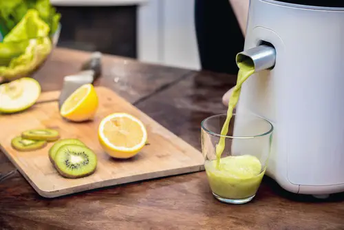 ayuno con jugos naturales hechos en extractor