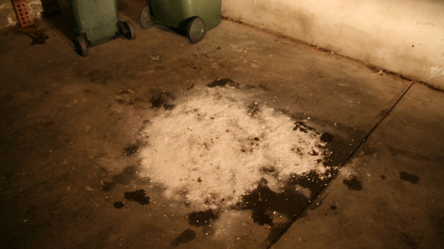 nettoyer le garage avec du bicarbonate de soude