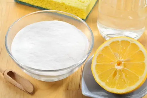 comment-enlever-la-mauvaise-odeur-des-tuyaux-avec-du-citron-et-du-bicarbonate