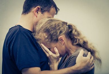 Mujer que sufre depresión llorando