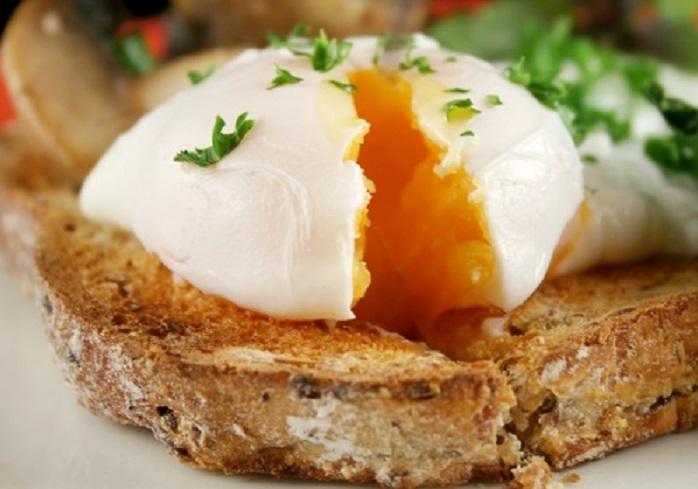 Porqué debes comer más huevo y cuántas calorías tiene