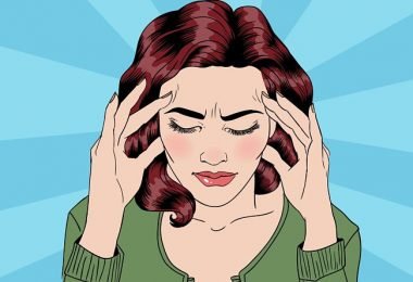 Mujer estresada por quejarse todo el día