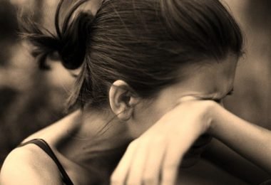 mujer que padece abuso psicológico en su relación de pareja